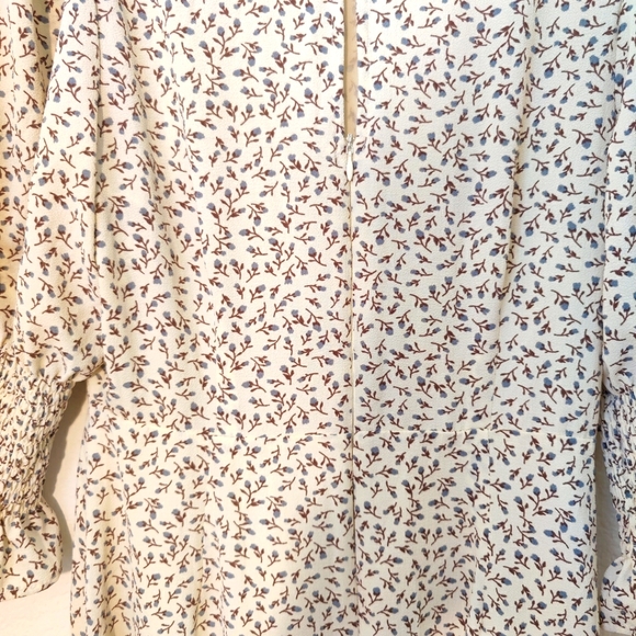 Forever 21 Cream Ditsy Floral Print Ruffle Cuff Split Thigh Midi Dress - Picture 4 of 7